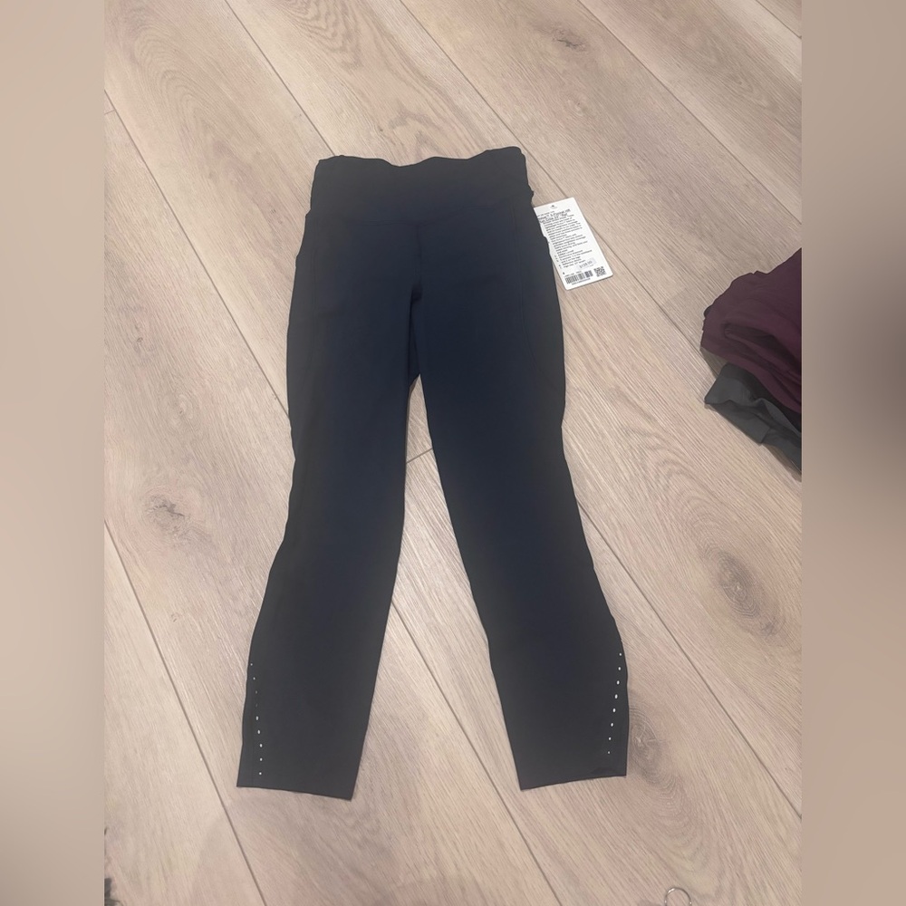 Lululemon Navy Nulux 5 pocket Crop 23” Leggings. Size 4